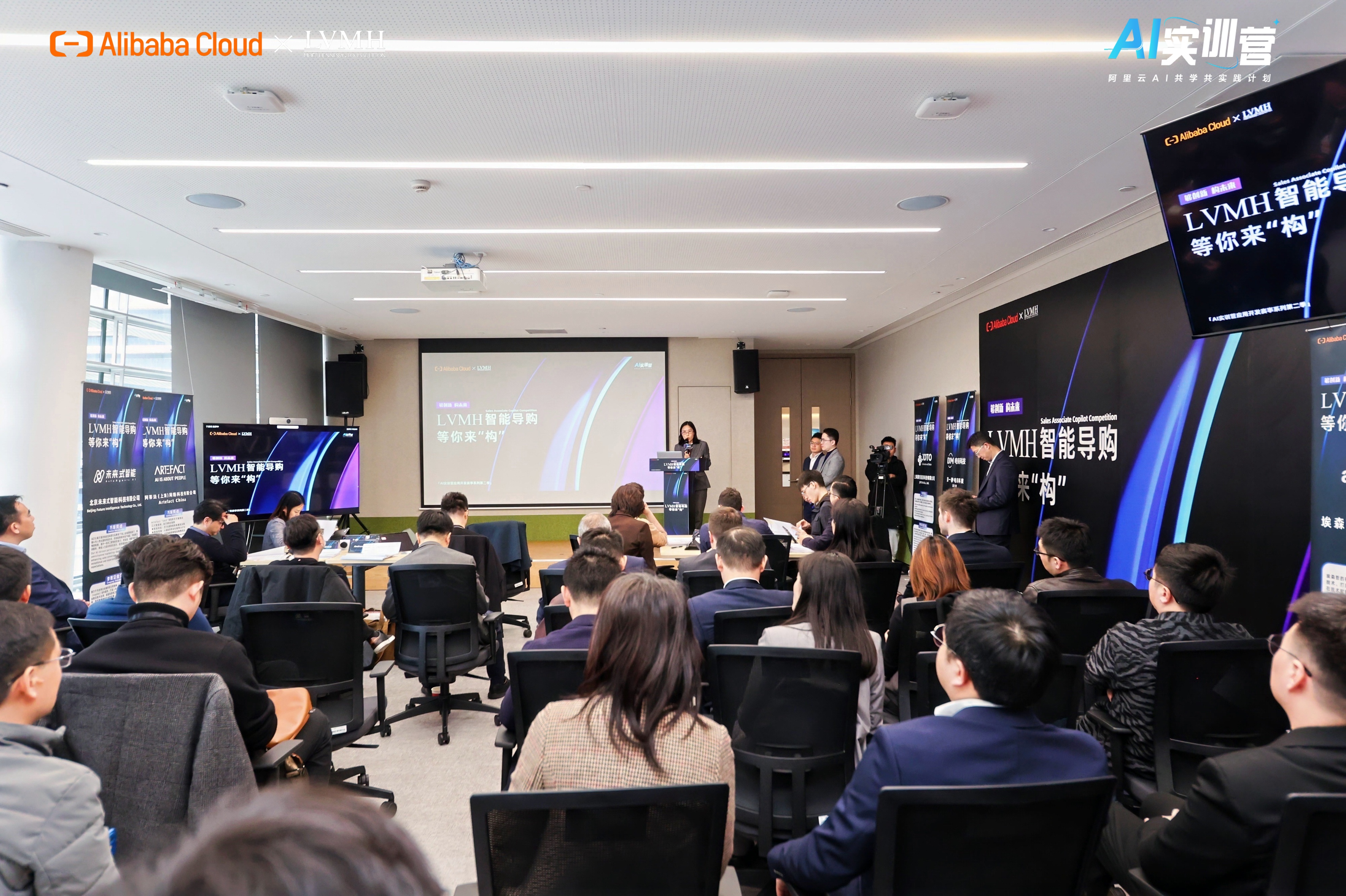 背后：一场技术与场景的双向奔赴开元棋牌网站奢侈品拥抱 AI(图2)